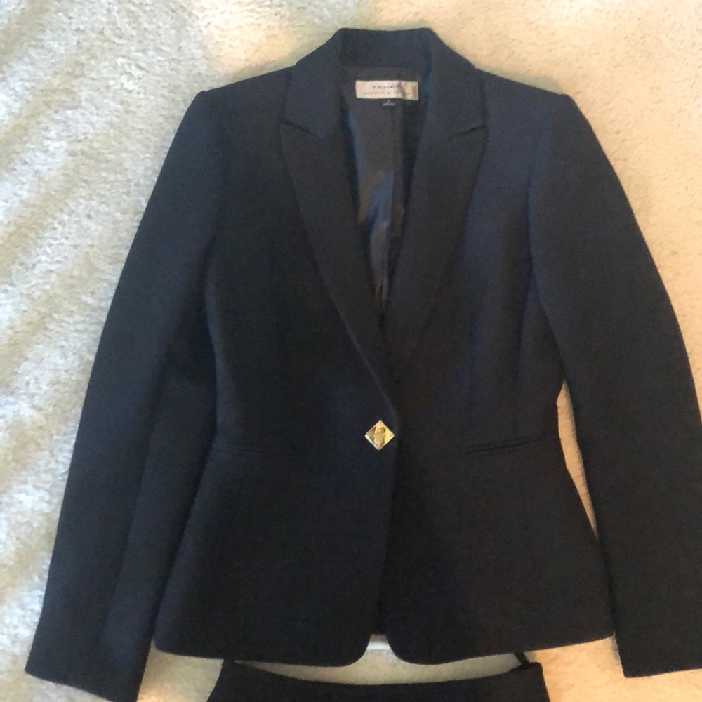 Women’s 2 piece skirt suit